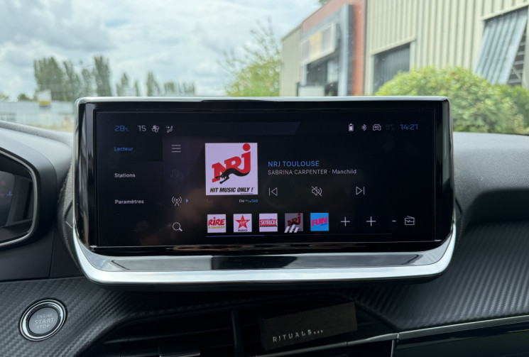 Peugeot 2008  1.2 Puretech EAT8 130 ALLURE /CARPLAY/SIEGES CHAUFFANTS/ REGULATEUR ADAPTATIF
