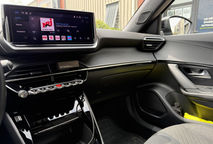 Peugeot 2008  1.2 Puretech EAT8 130 ALLURE /CARPLAY/SIEGES CHAUFFANTS/ REGULATEUR ADAPTATIF