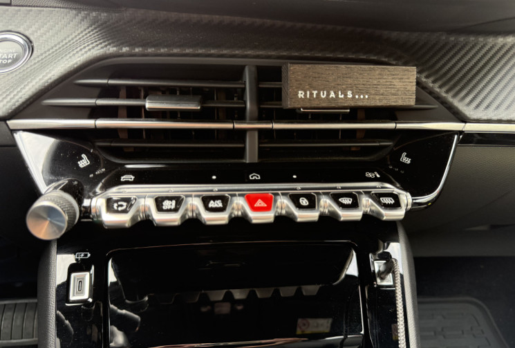 Peugeot 2008  1.2 Puretech EAT8 130 ALLURE /CARPLAY/SIEGES CHAUFFANTS/ REGULATEUR ADAPTATIF