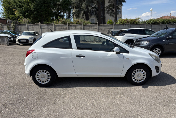 Opel Corsa 1.0 / 65 ch / Essentia / Clim