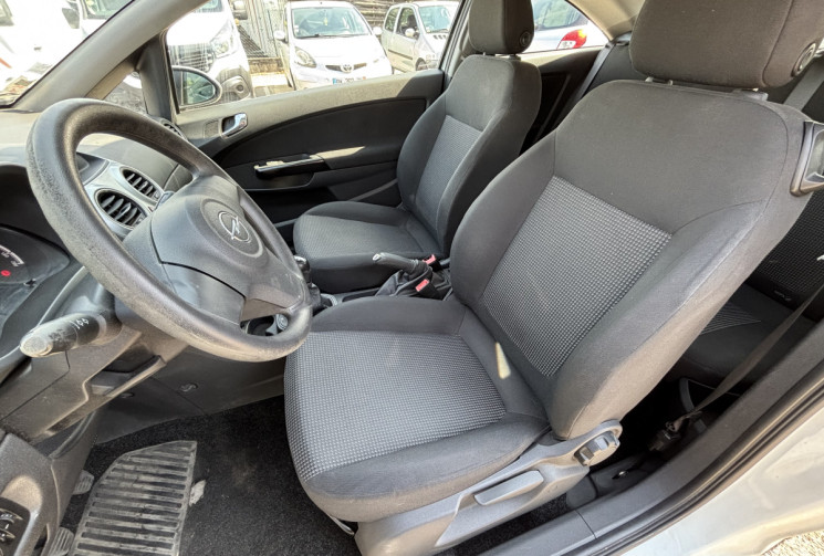 Opel Corsa 1.0 / 65 ch / Essentia / Clim