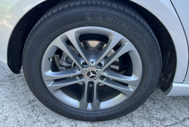 Mercedes Classe A 200 d 150 Business Line 8G-DCT / Caméra / Angles Morts / Ecran 10 Pouces