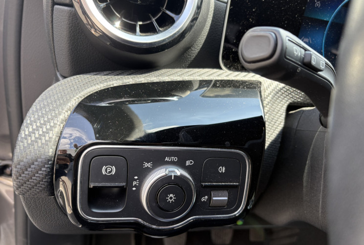 Mercedes Classe A 160 STYLE Line 109 cv 1.3 Ti * Carplay * Caméra * Jantes 17