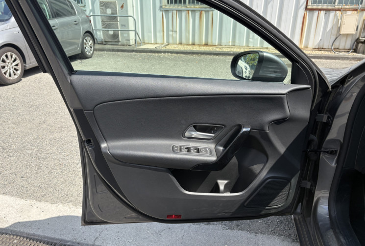 Mercedes Classe A 160 STYLE Line 109 cv 1.3 Ti * Carplay * Caméra * Jantes 17