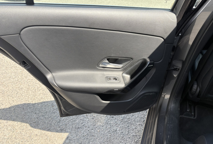 Mercedes Classe A 160 STYLE Line 109 cv 1.3 Ti * Carplay * Caméra * Jantes 17