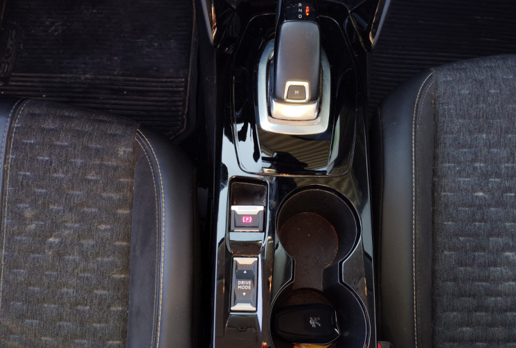 Peugeot 208 1.2 PureTech 100ch S&S ROAD TRIP EAT8