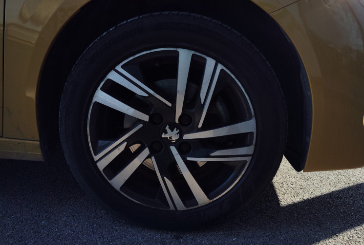 Peugeot 208 1.2 PureTech 100ch S&S ROAD TRIP EAT8