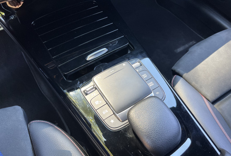 Mercedes Classe A 200 d 150 AMG Line 8G-DCT / Caméra / Blanc Nacré / Entretien à Jour