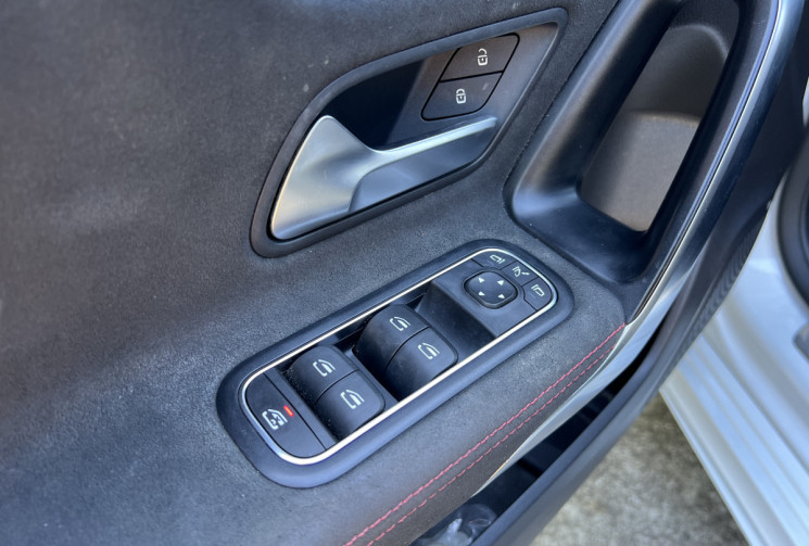 Mercedes Classe A 200 d 150 AMG Line 8G-DCT / Caméra / Blanc Nacré / Entretien à Jour