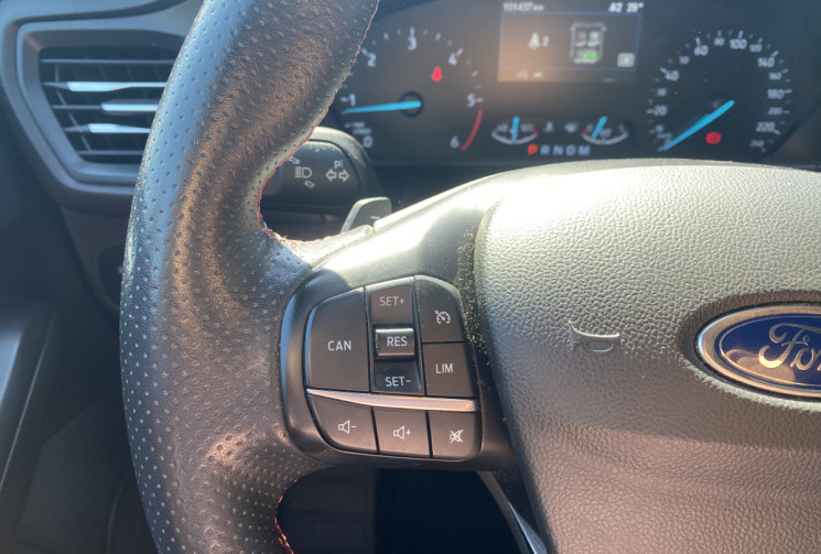 Ford Focus ST-Line 1.5 TDCI 120 / Boîte auto / Carplay