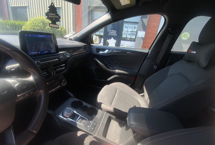 Ford Focus ST-Line 1.5 TDCI 120 / Boîte auto / Carplay