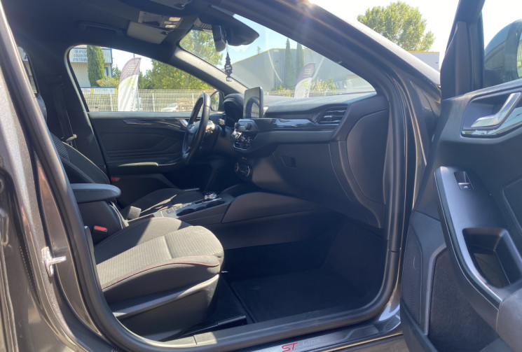 Ford Focus ST-Line 1.5 TDCI 120 / Boîte auto / Carplay