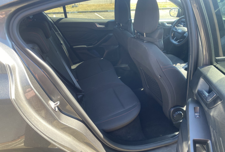 Ford Focus ST-Line 1.5 TDCI 120 / Boîte auto / Carplay