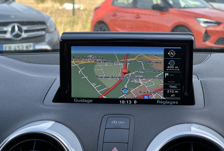 Audi A1 II 1.0 TFSI 95 ch ULTRA METROPOLITAN - TOIT OUVRANT - FEUX LED