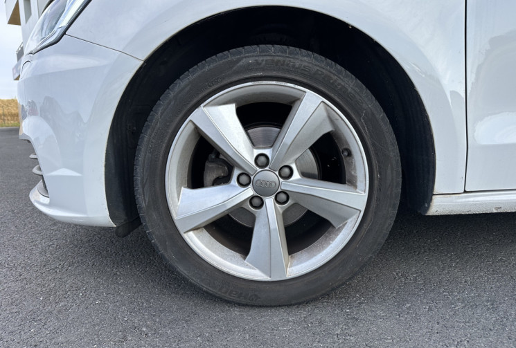 Audi A1 II 1.0 TFSI 95 ch ULTRA METROPOLITAN - TOIT OUVRANT - FEUX LED