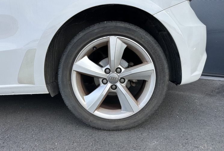 Audi A1 II 1.0 TFSI 95 ch ULTRA METROPOLITAN - TOIT OUVRANT - FEUX LED