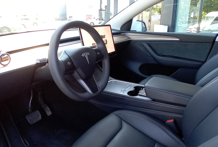 Tesla Model Y Standard RWD 300CH - Première Main