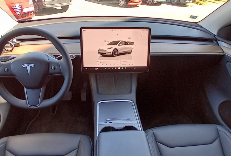 Tesla Model Y Standard RWD 300CH - Première Main