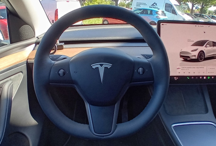 Tesla Model Y Standard RWD 300CH - Première Main