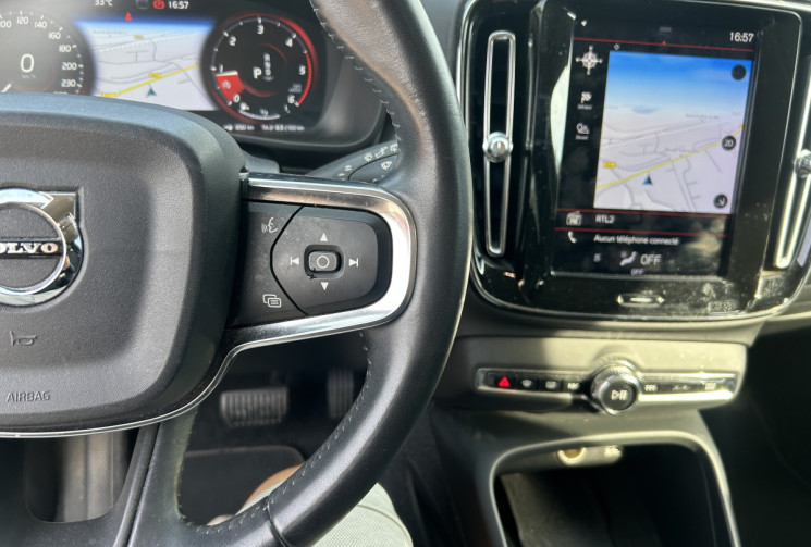 Volvo XC40 D3 150 Ch MOMENTUM GEARTRONIC 8 * CARPLAY * GPS * CAMERA DE RECUL