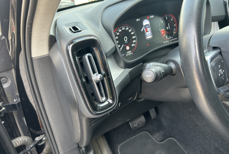 Volvo XC40 D3 150 Ch MOMENTUM GEARTRONIC 8 * CARPLAY * GPS * CAMERA DE RECUL
