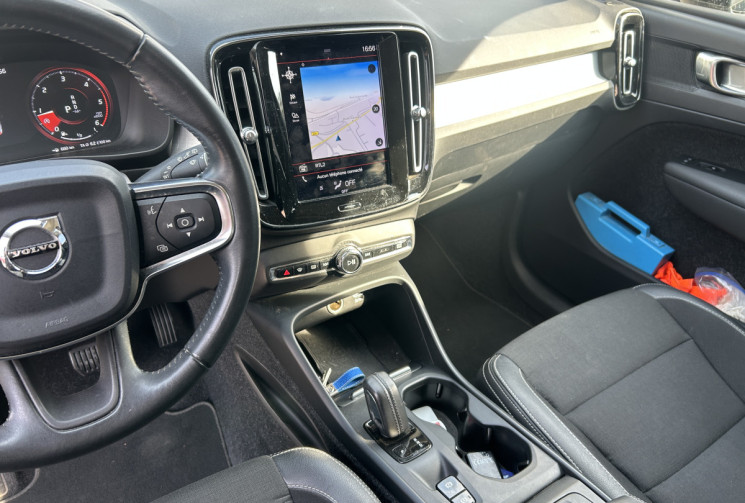 Volvo XC40 D3 150 Ch MOMENTUM GEARTRONIC 8 * CARPLAY * GPS * CAMERA DE RECUL