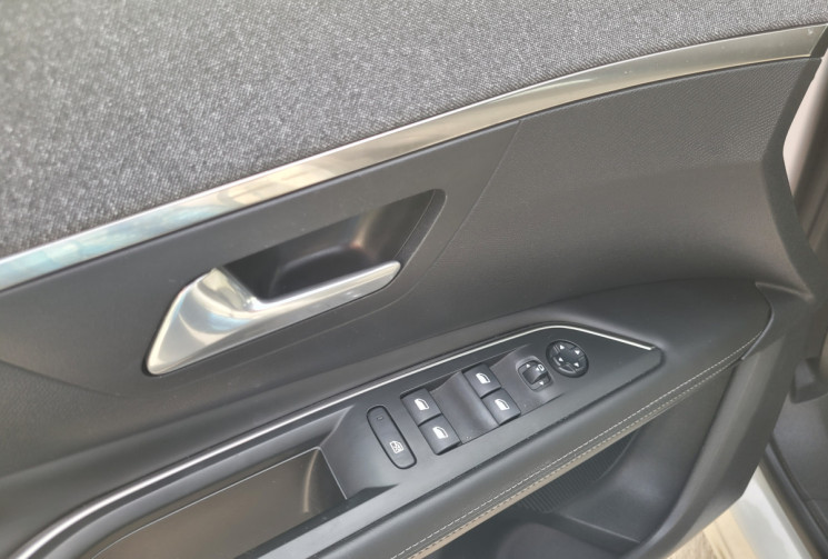 Peugeot 3008 1.2 PURETECH 130 ALLURE S&S