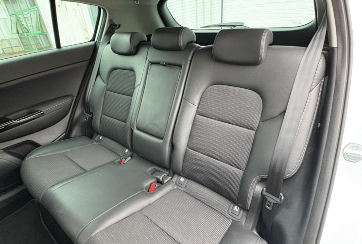 Kia Sportage Black Edition 136 cv 1.6 CRDi Eco-Dynamics+ 4x2 * Carplay * Caméra * Attelage