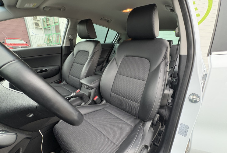 Kia Sportage Black Edition 136 cv 1.6 CRDi Eco-Dynamics+ 4x2 * Carplay * Caméra * Attelage