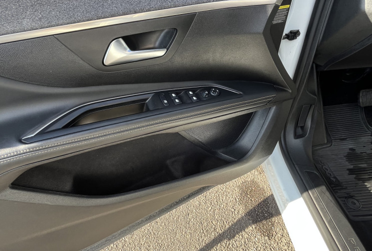 Peugeot 5008 II (P87) 1.5 BlueHDi EAT8 S&S 130 cv Boîte auto