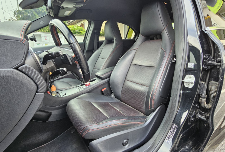Mercedes Classe A 250 Pack Sport 4Matic Suivi full Mercedes 