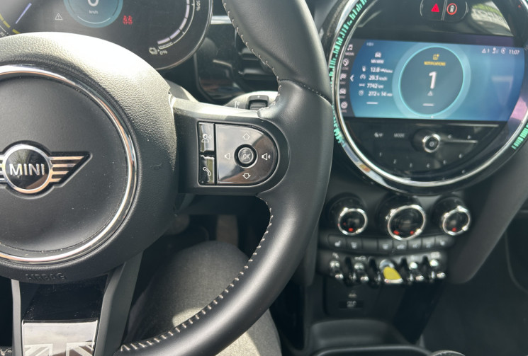 Mini Mini III (2) (F56) COOPER SE 184 Ch FINITION MINI YOURS 32.6 KWH * TOIT OUVRANT * SIEGES CHAUFF
