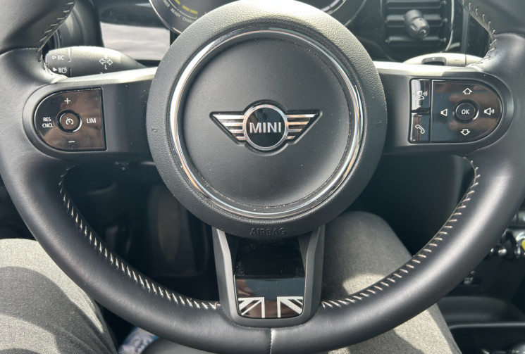 Mini Mini III (2) (F56) COOPER SE 184 Ch FINITION MINI YOURS 32.6 KWH * TOIT OUVRANT * SIEGES CHAUFF