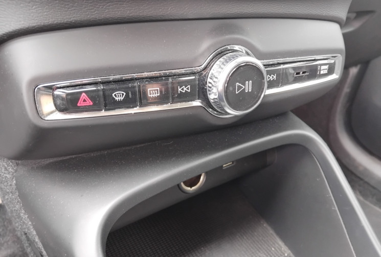 Volvo XC40  150 CH AWD 4x4  BUSINESS - Première Main - Suivi Complet 