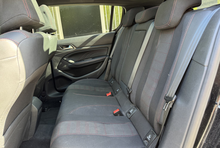 Peugeot 308 GT Line 1.5 Hdi 130 ch EAT8 / Carplay / Toit pano / Entretien complet / Garantie 6 mois