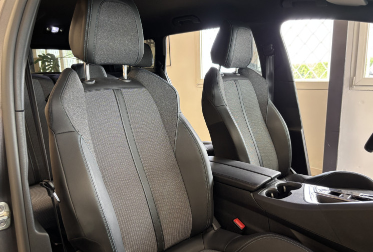 Peugeot 5008  PHASE 2 1.5 BLUEHDI EAT8 130 ALLURE PACK / 7 PLACES