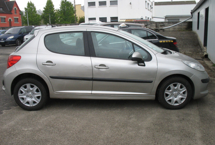 Peugeot 207 1.4 VTI 95 MOTEUR A CHAINE   5 PORTES