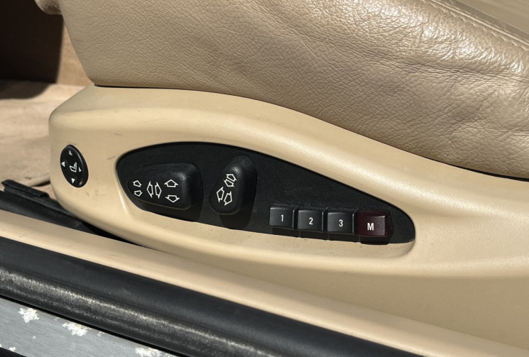 BMW Série 3 320 CI E46 2.2 170CH CABRIOLET / SIEGES CUIR SPORT CHAUFFANTS ELECTRIQUES / PHARES AUTO