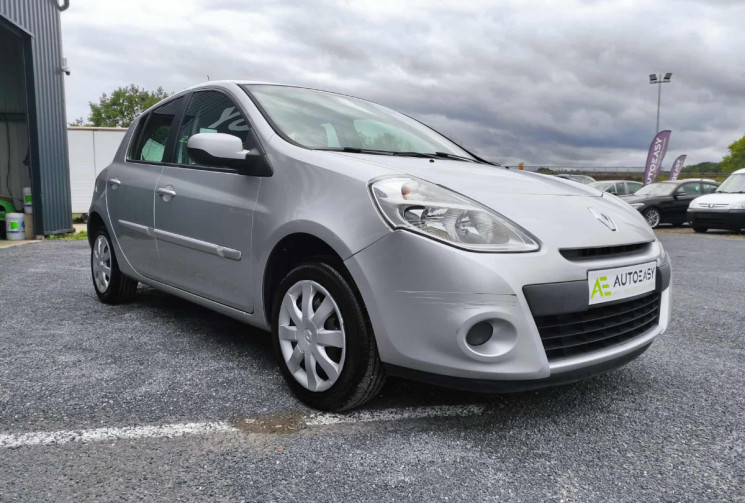 Renault Clio 1.2 16V 75 CH COLLECTION CLIM TBE 75000 KMS RÉVISÉ ET GARANTIE
