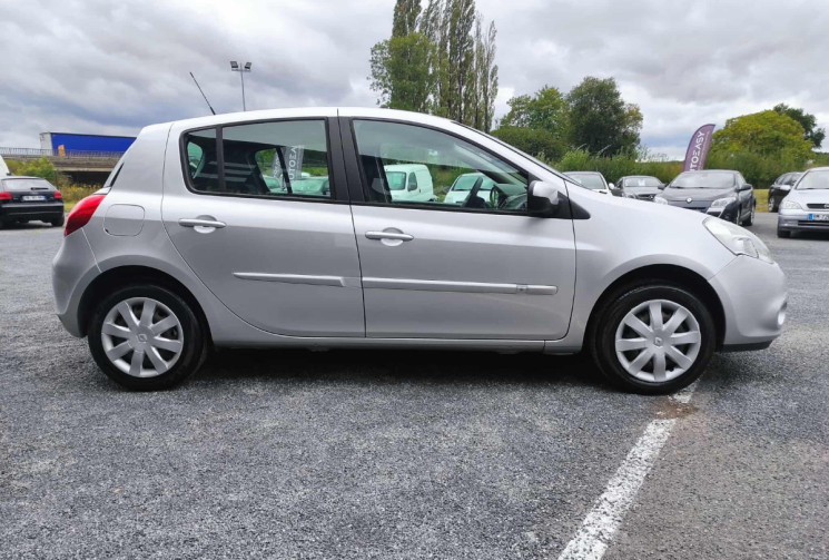 Renault Clio 1.2 16V 75 CH COLLECTION CLIM TBE RÉVISÉ ET GARANTIE