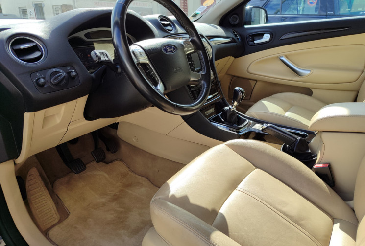 Ford MONDEO 2.0 TDCI GHIA X / 1er Main 