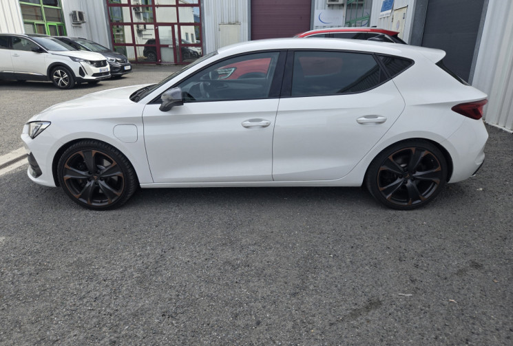 CUPRA Leon HYBRID VZ1.4 TSI 245 cv * état neuf * carplay * pack connectivité * volant chauffant *   
