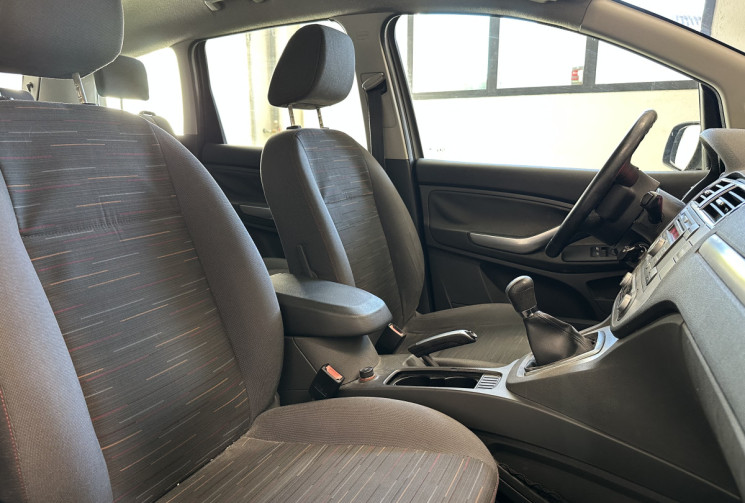 Ford C-MAX 1.6 TDCI 90ch / Kit distribution neuf