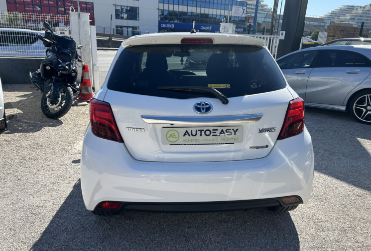 Toyota Yaris III (2) HYBRID 100H DESIGN 5P * ENTRETIEN TOYOTA * BATTERIE NEUVE * GPS * CAMERA