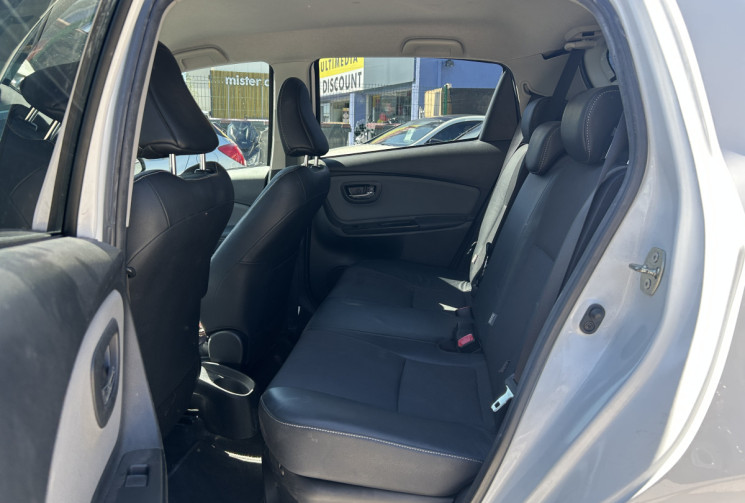 Toyota Yaris III (2) HYBRID 100H DESIGN 5P * ENTRETIEN TOYOTA * BATTERIE NEUVE * GPS * CAMERA