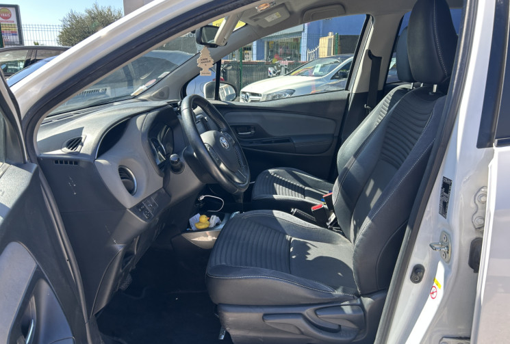 Toyota Yaris III (2) HYBRID 100H DESIGN 5P * ENTRETIEN TOYOTA * BATTERIE NEUVE * GPS * CAMERA