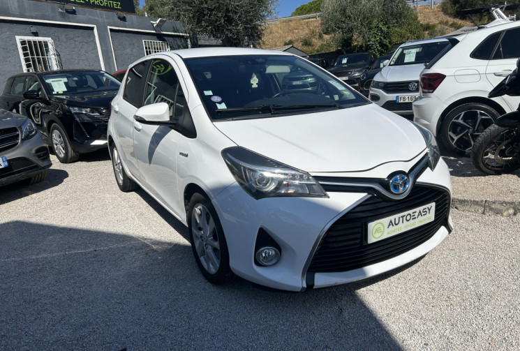 Toyota Yaris III (2) HYBRID 100H DESIGN 5P * ENTRETIEN TOYOTA * BATTERIE NEUVE * GPS * CAMERA