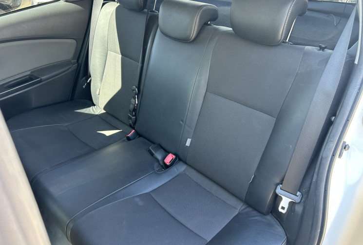 Toyota Yaris III (2) HYBRID 100H DESIGN 5P * ENTRETIEN TOYOTA * BATTERIE NEUVE * GPS * CAMERA
