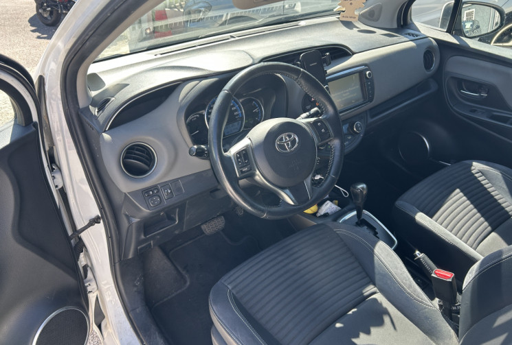 Toyota Yaris III (2) HYBRID 100H DESIGN 5P * ENTRETIEN TOYOTA * BATTERIE NEUVE * GPS * CAMERA