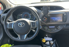 Toyota Yaris III (2) HYBRID 100H DESIGN 5P * ENTRETIEN TOYOTA * BATTERIE NEUVE * GPS * CAMERA